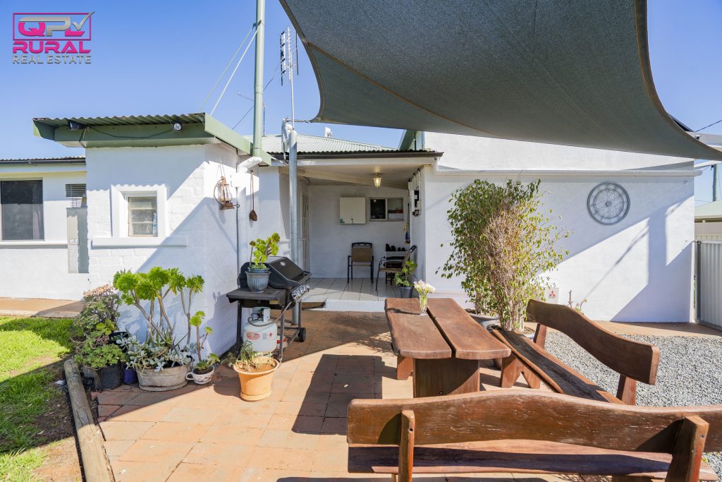 5 Joffre Street, Temora NSW 2666 - photo 17