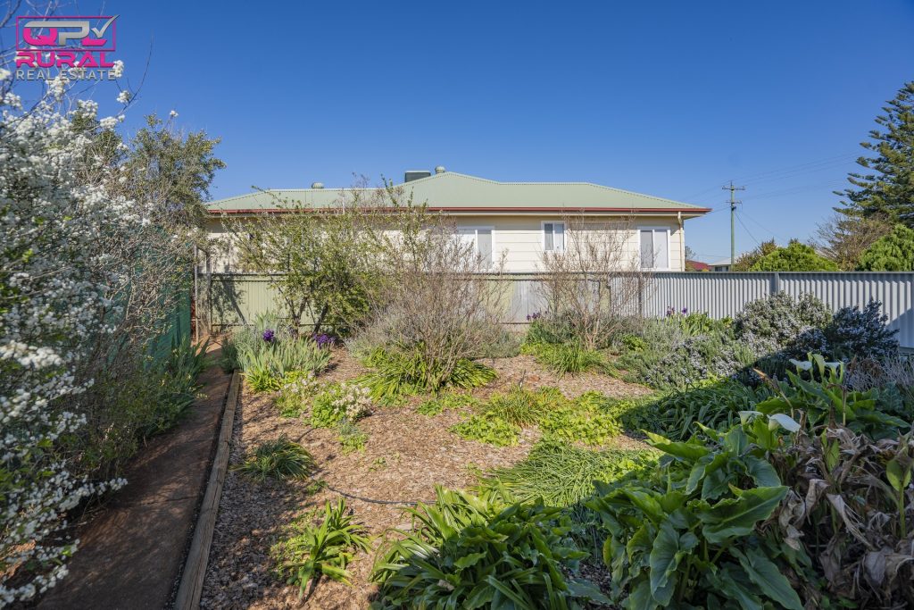5 Joffre Street, Temora NSW 2666 - photo 24