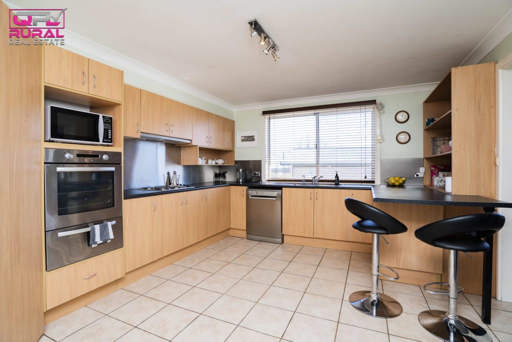 5 Joffre Street, Temora NSW 2666 - photo 6