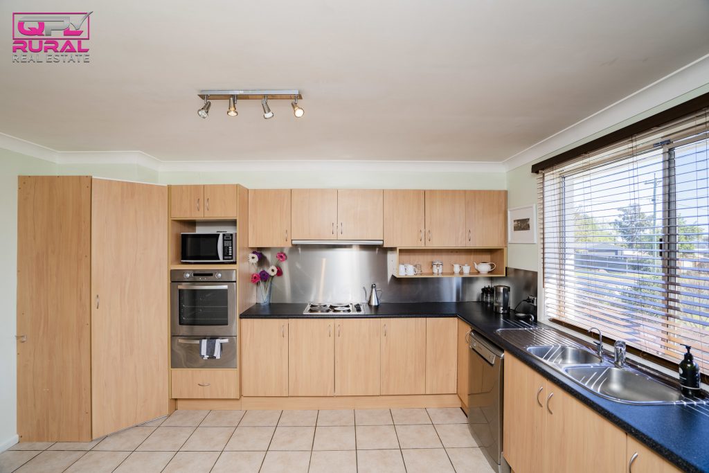 5 Joffre Street, Temora NSW 2666 - photo 7