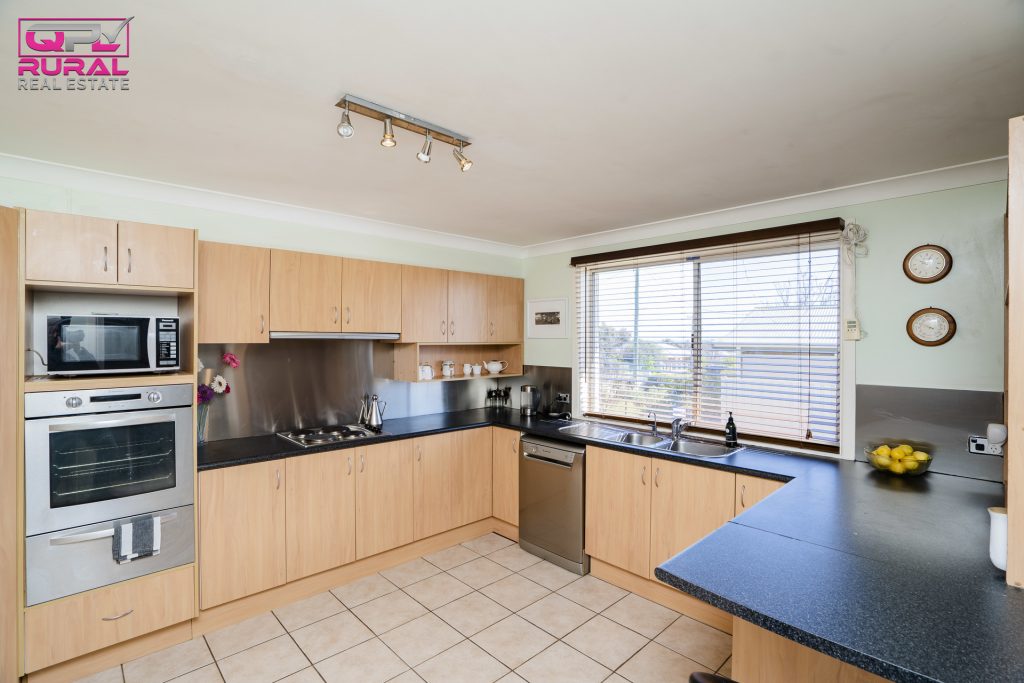 5 Joffre Street, Temora NSW 2666 - photo 8