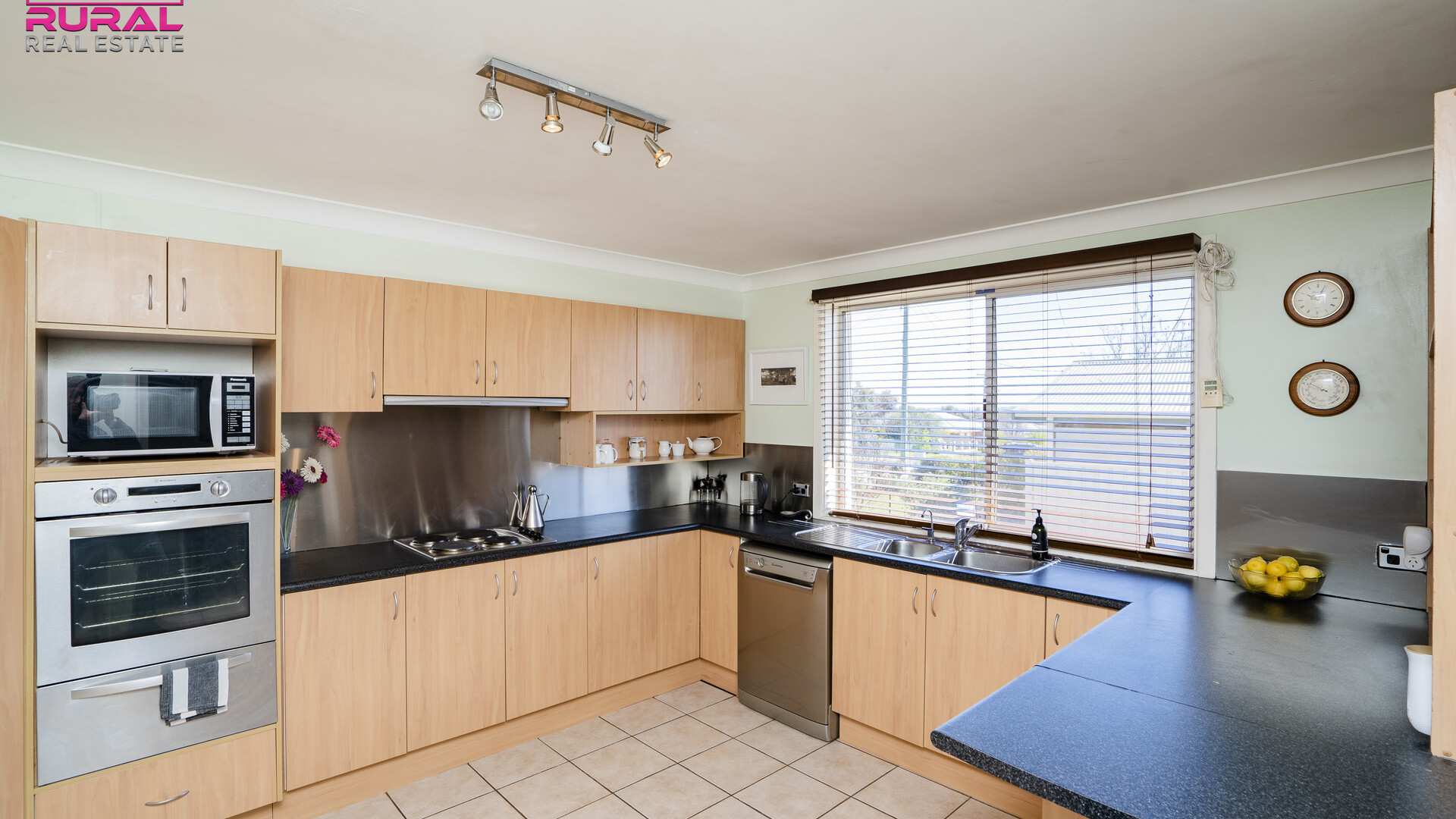 5 Joffre Street, Temora NSW 2666 - photo 8