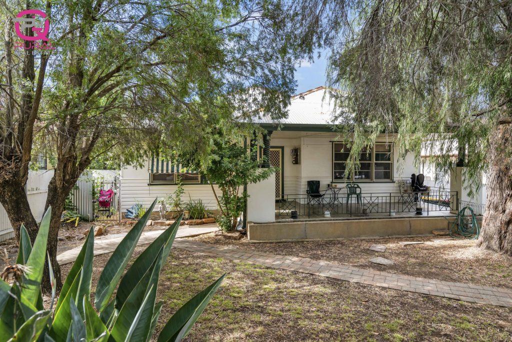 25 May Street, Narrandera NSW 2700 - photo 2
