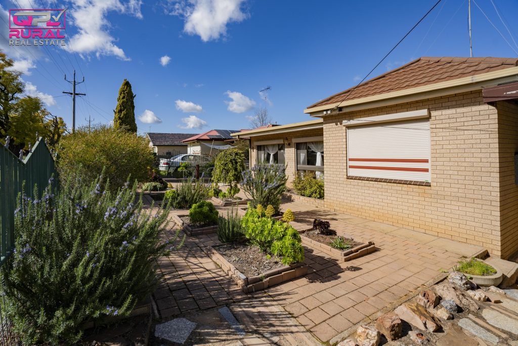 88 Douglas Street, Narrandera NSW 2700 - photo 2
