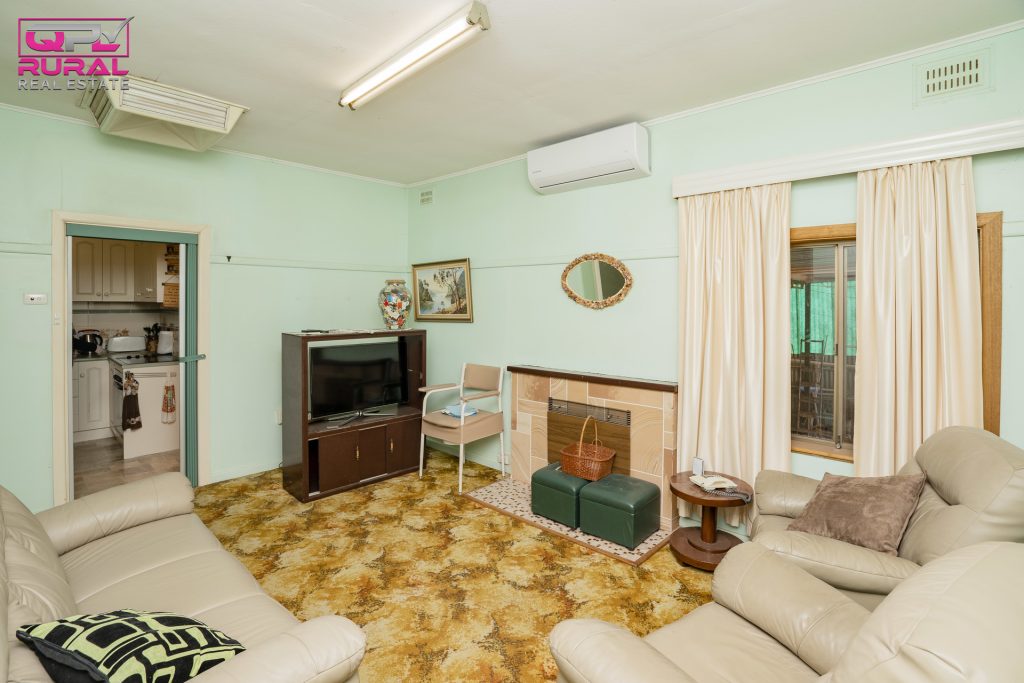 88 Douglas Street, Narrandera NSW 2700 - photo 3