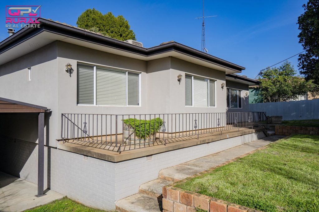 70 Bolton Street, Narrandera NSW 2700 - photo 2