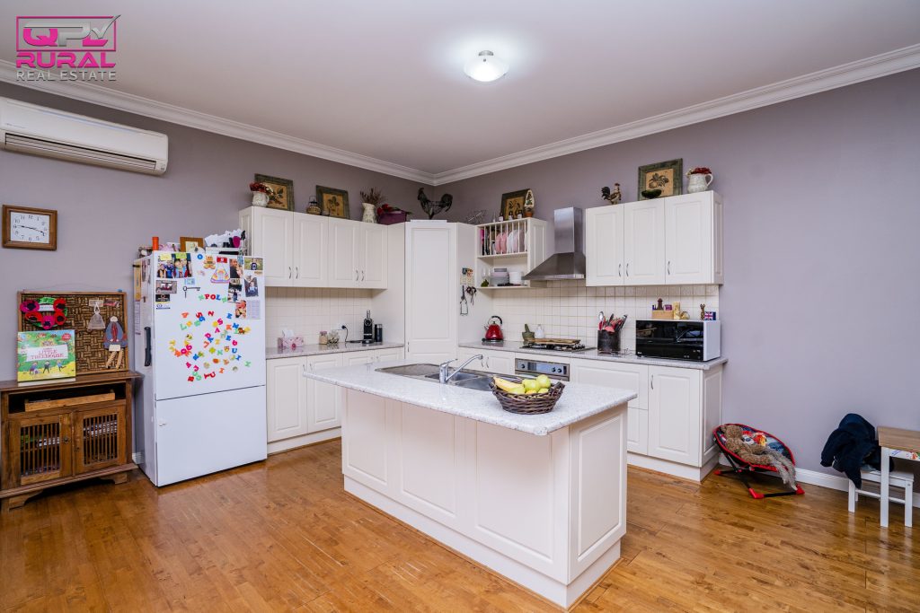 70 Bolton Street, Narrandera NSW 2700 - photo 4