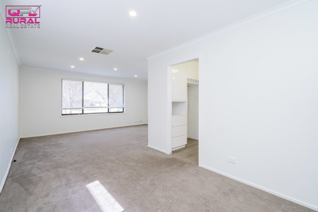 154 Crowley Street, Temora NSW 2666 - photo 11