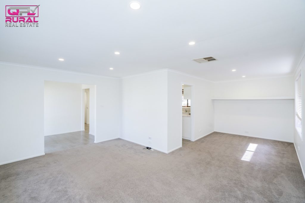 154 Crowley Street, Temora NSW 2666 - photo 12