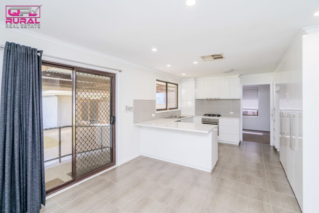 154 Crowley Street, Temora NSW 2666 - photo 16
