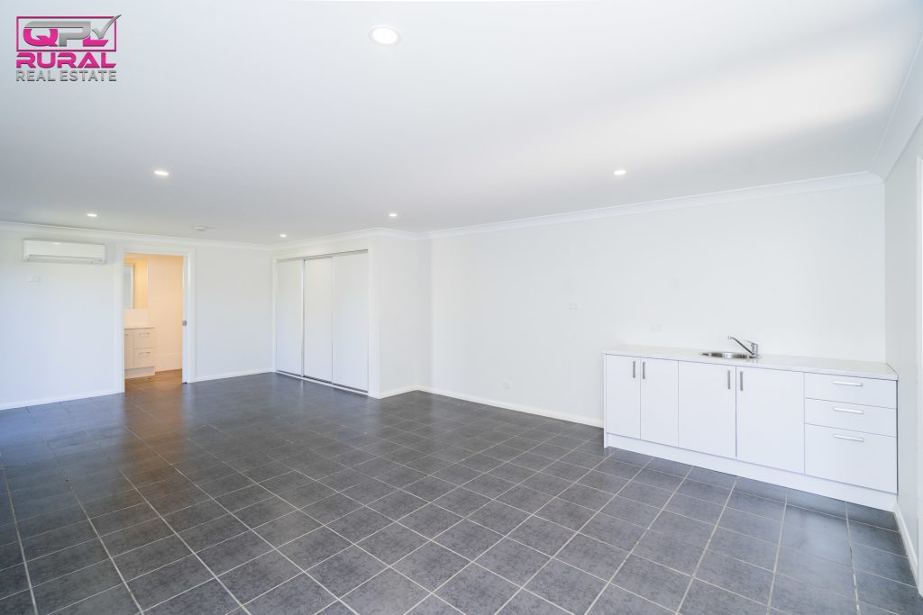 154 Crowley Street, Temora NSW 2666 - photo 5