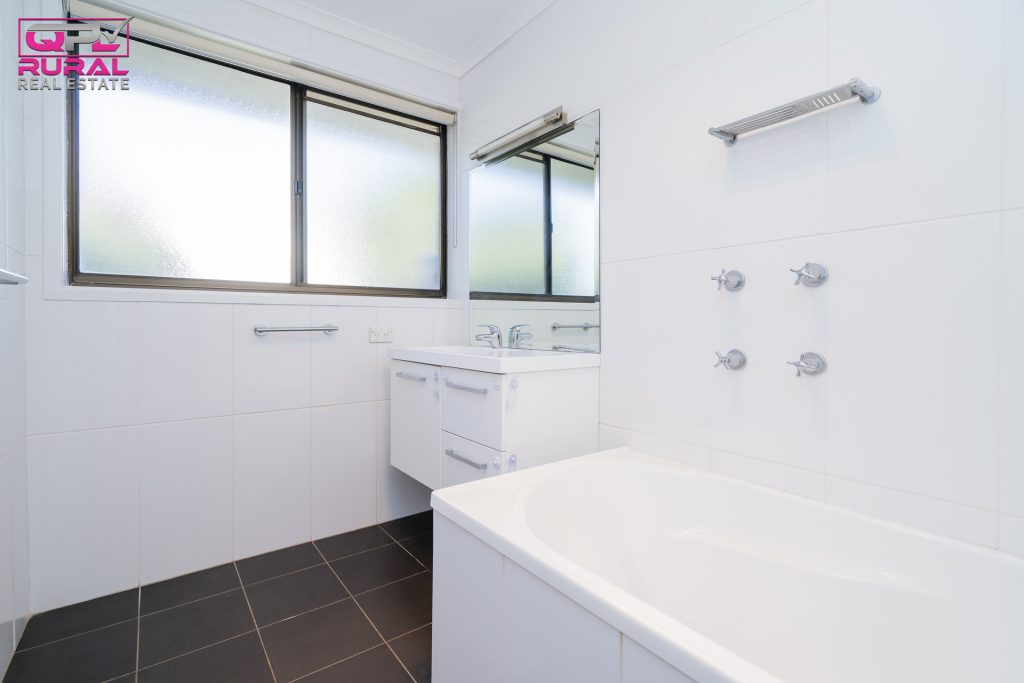 154 Crowley Street, Temora NSW 2666 - photo 6