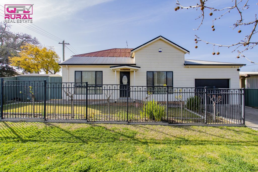 13 Cadell Street, Narrandera NSW 2700 - photo 2