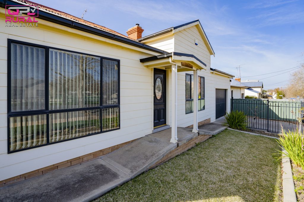 13 Cadell Street, Narrandera NSW 2700 - photo 3