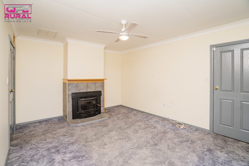 13 Cadell Street, Narrandera NSW 2700 - photo 4