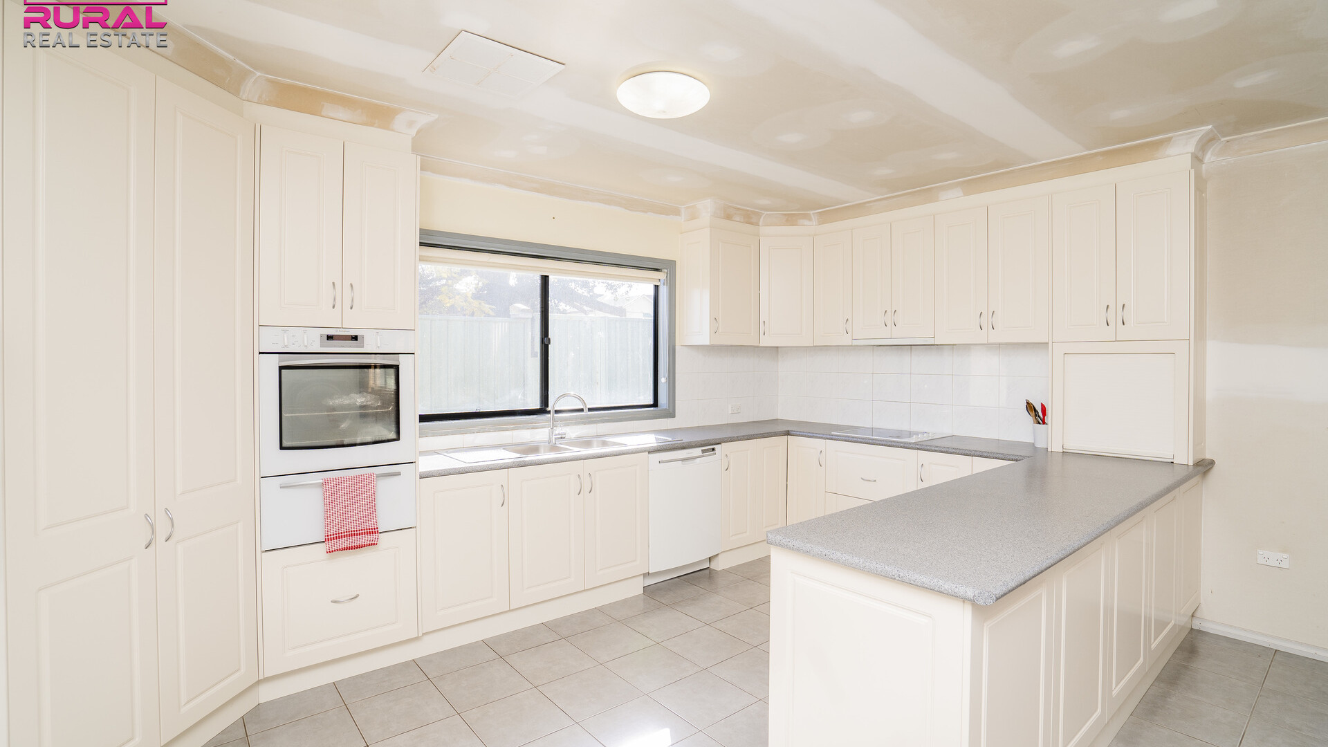 13 Cadell Street, Narrandera NSW 2700 - photo 5