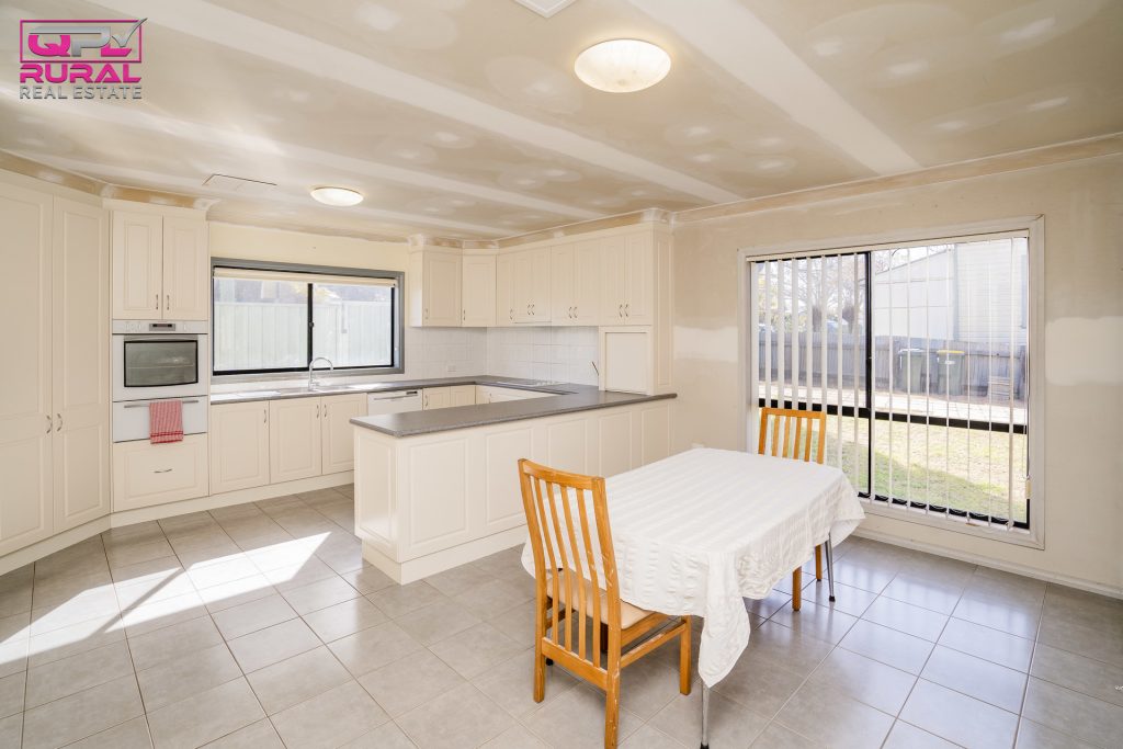 13 Cadell Street, Narrandera NSW 2700 - photo 7