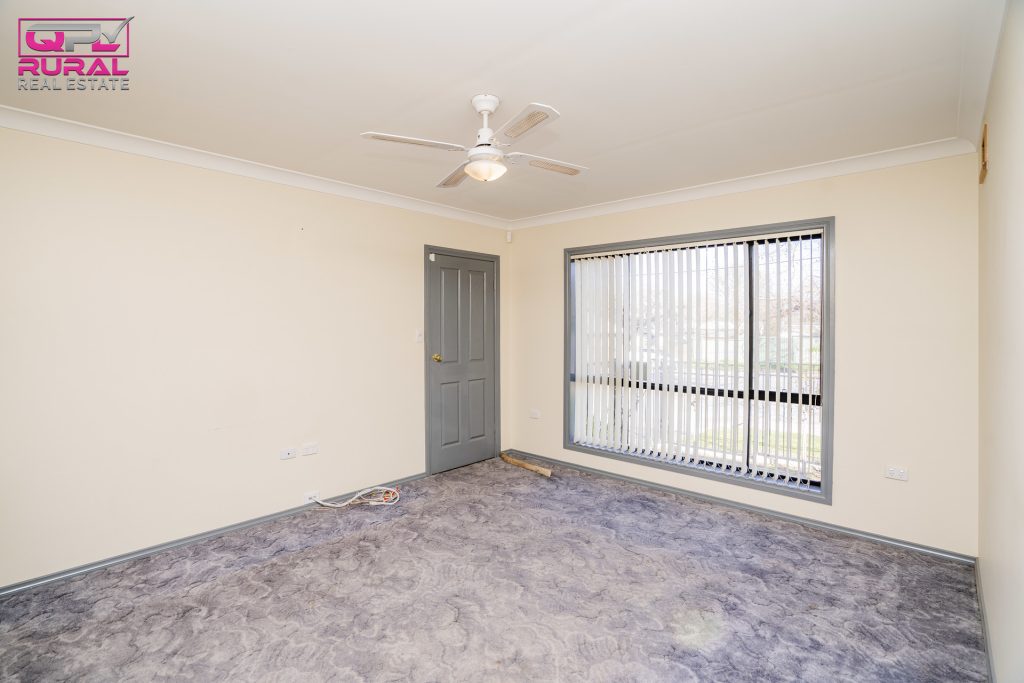13 Cadell Street, Narrandera NSW 2700 - photo 8