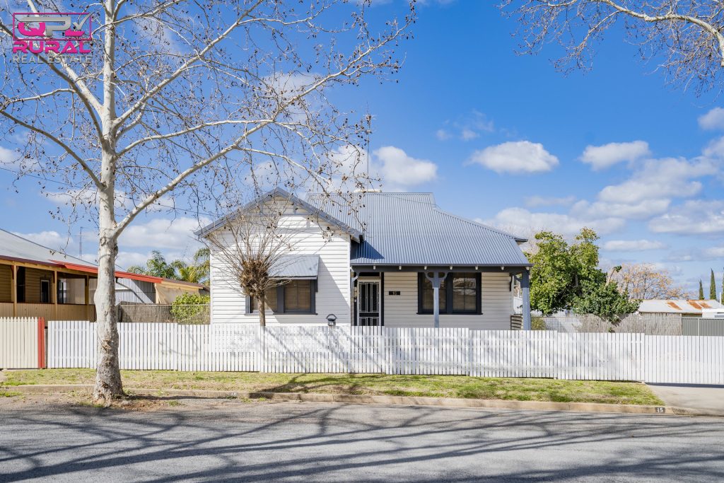 15 William Street, Narrandera NSW 2700 - photo 2