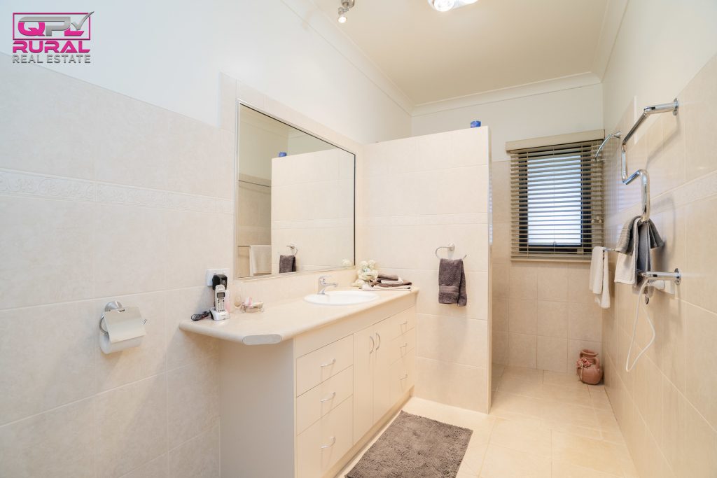 180 Bundawarrah Road, Temora NSW 2666 - photo 14
