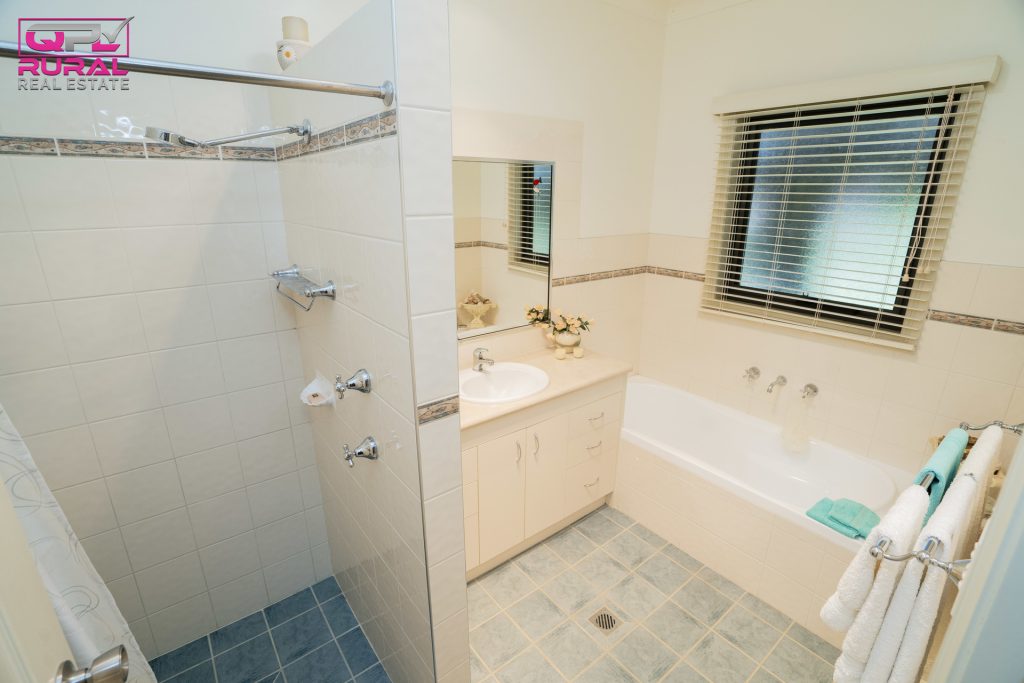 180 Bundawarrah Road, Temora NSW 2666 - photo 16