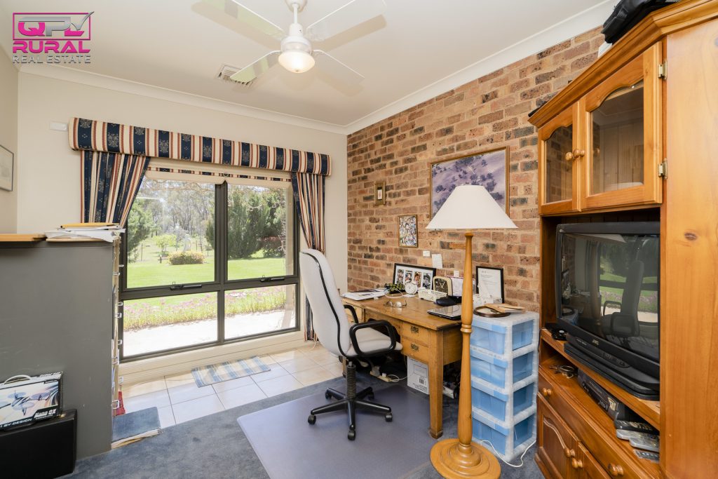 180 Bundawarrah Road, Temora NSW 2666 - photo 17
