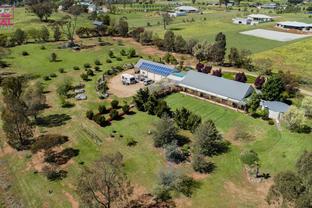 180 Bundawarrah Road, Temora NSW 2666 - photo 4