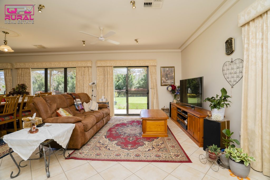 180 Bundawarrah Road, Temora NSW 2666 - photo 9