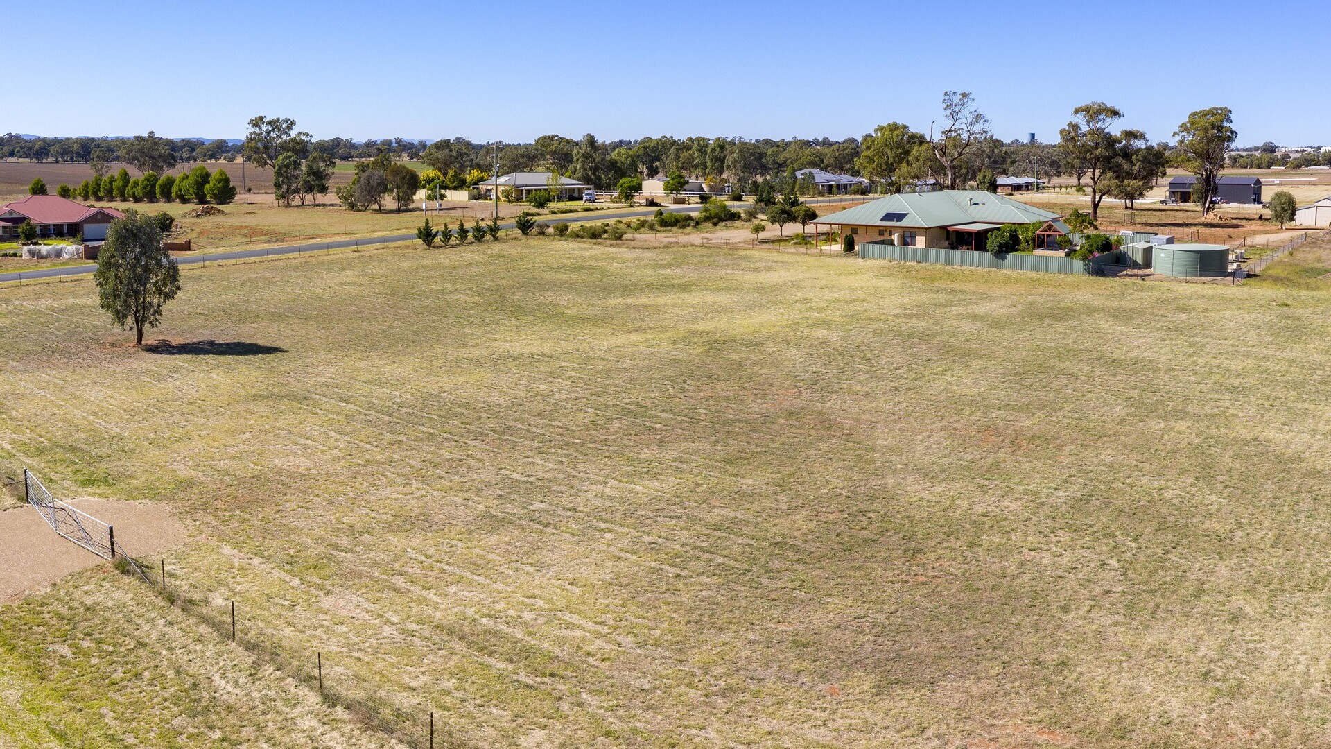 12 Kurrawong Street, Temora NSW 2666 - photo 11