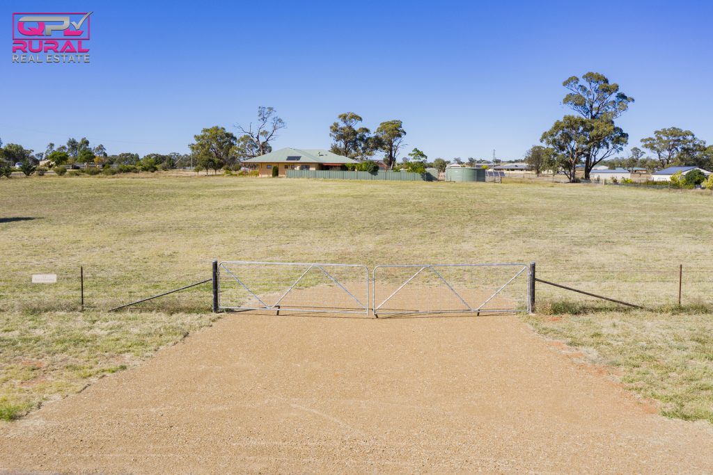 12 Kurrawong Street, Temora NSW 2666 - photo 13