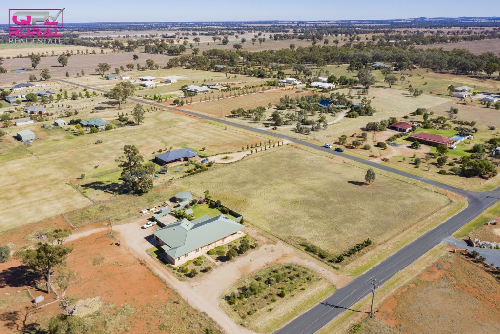 12 Kurrawong Street, Temora NSW 2666 - photo 3