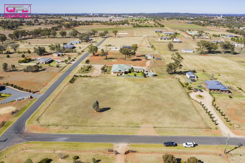 12 Kurrawong Street, Temora NSW 2666 - photo 4