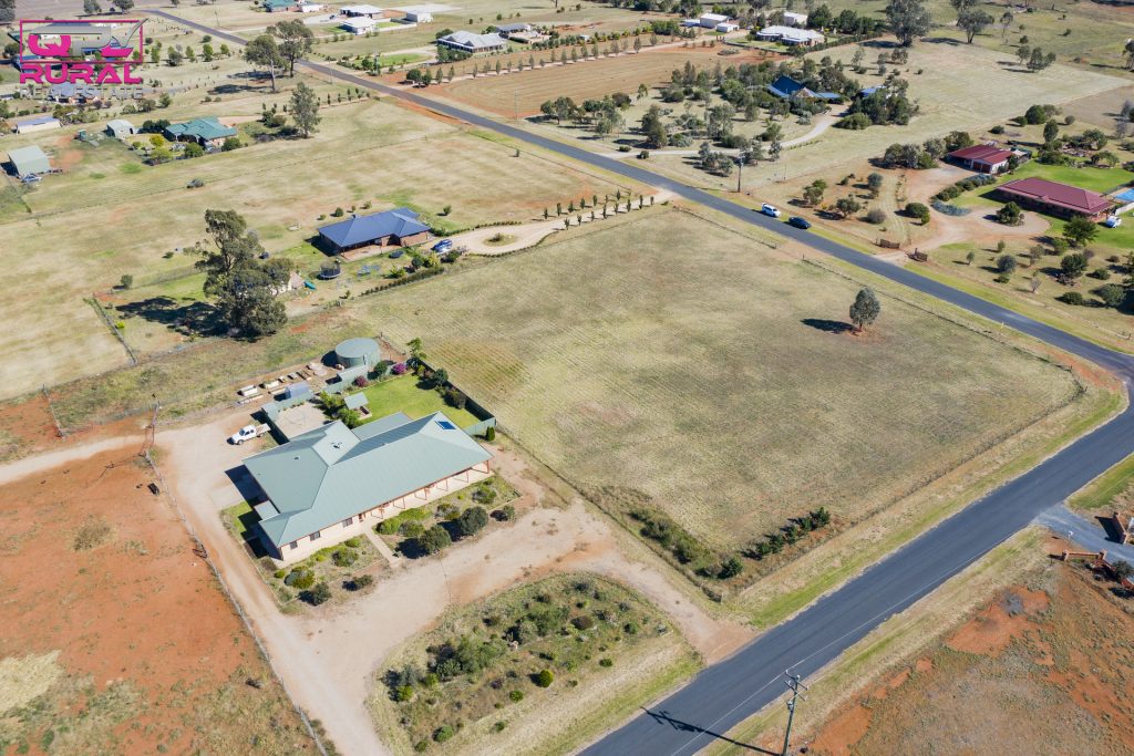 12 Kurrawong Street, Temora NSW 2666 - photo 10