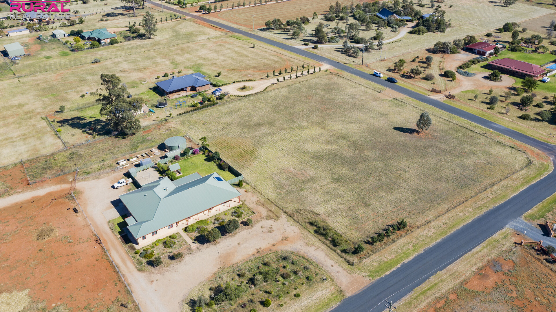 12 Kurrawong Street, Temora NSW 2666 - photo 10