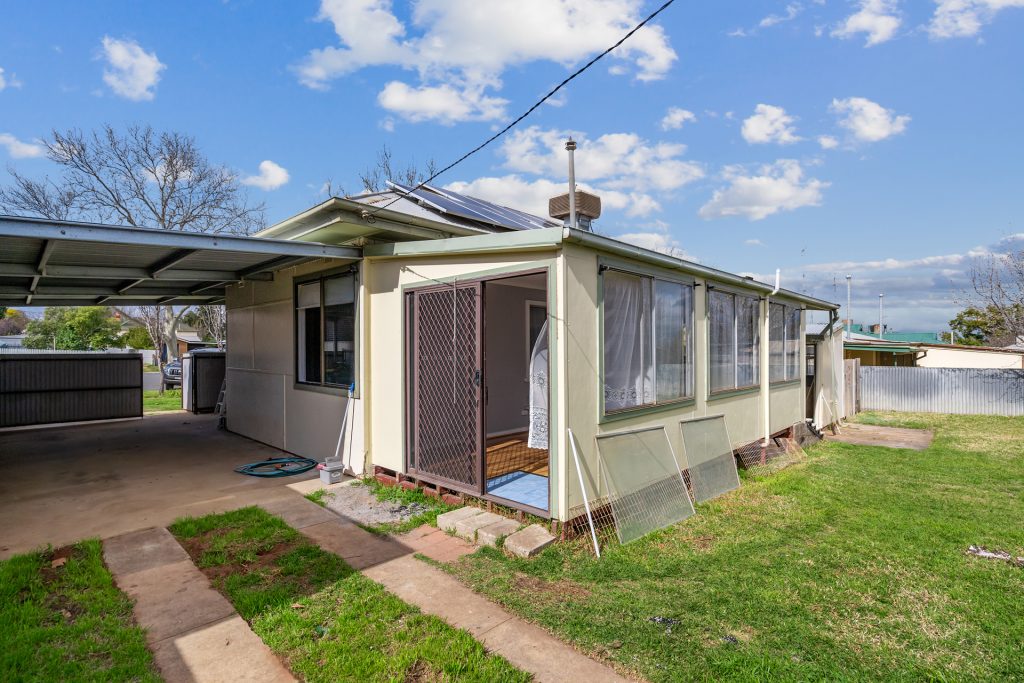 8 Arthur Street, Narrandera NSW 2700 - photo 15