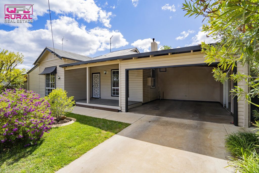 1 Grosvenor Street, Narrandera NSW 2700 - photo 2