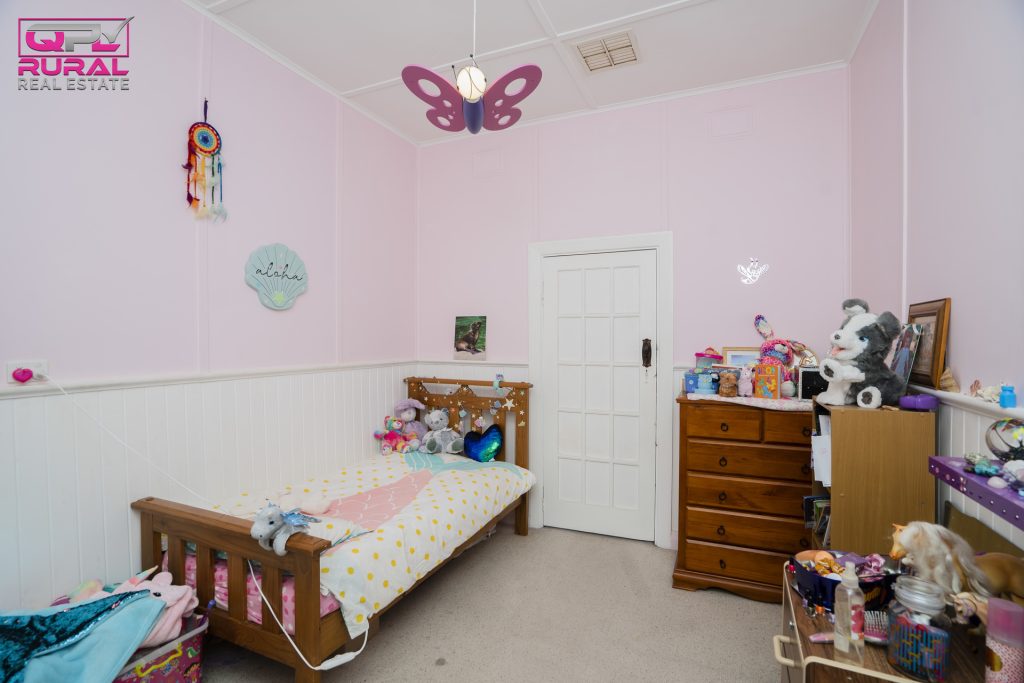 1 Grosvenor Street, Narrandera NSW 2700 - photo 15