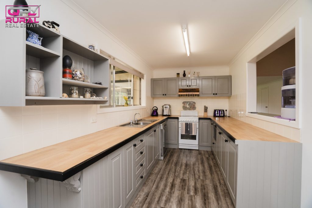 1 Grosvenor Street, Narrandera NSW 2700 - photo 4