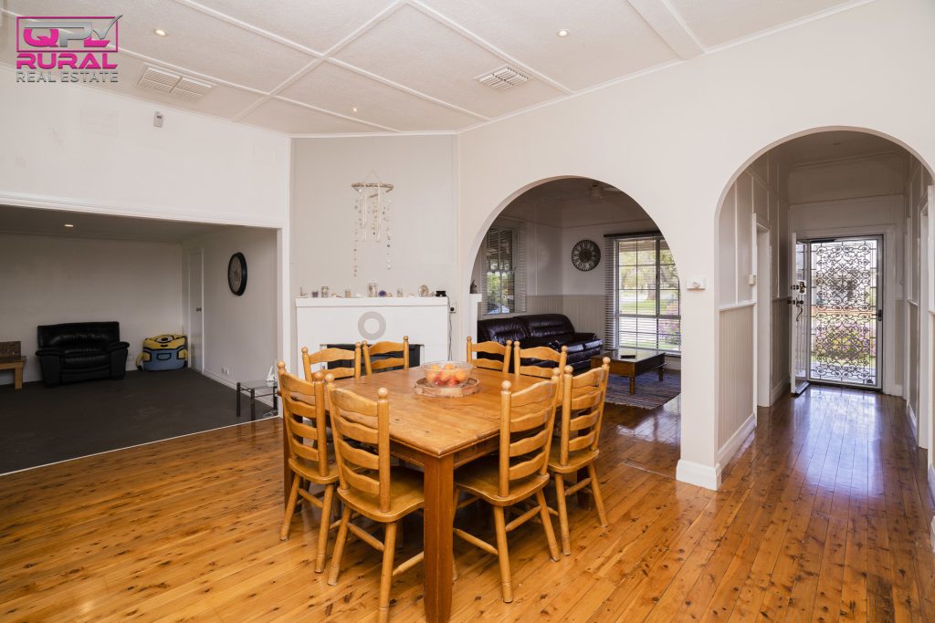 1 Grosvenor Street, Narrandera NSW 2700 - photo 5