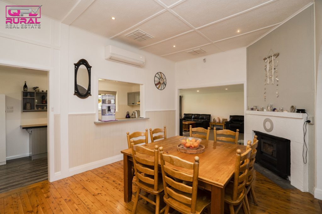 1 Grosvenor Street, Narrandera NSW 2700 - photo 6