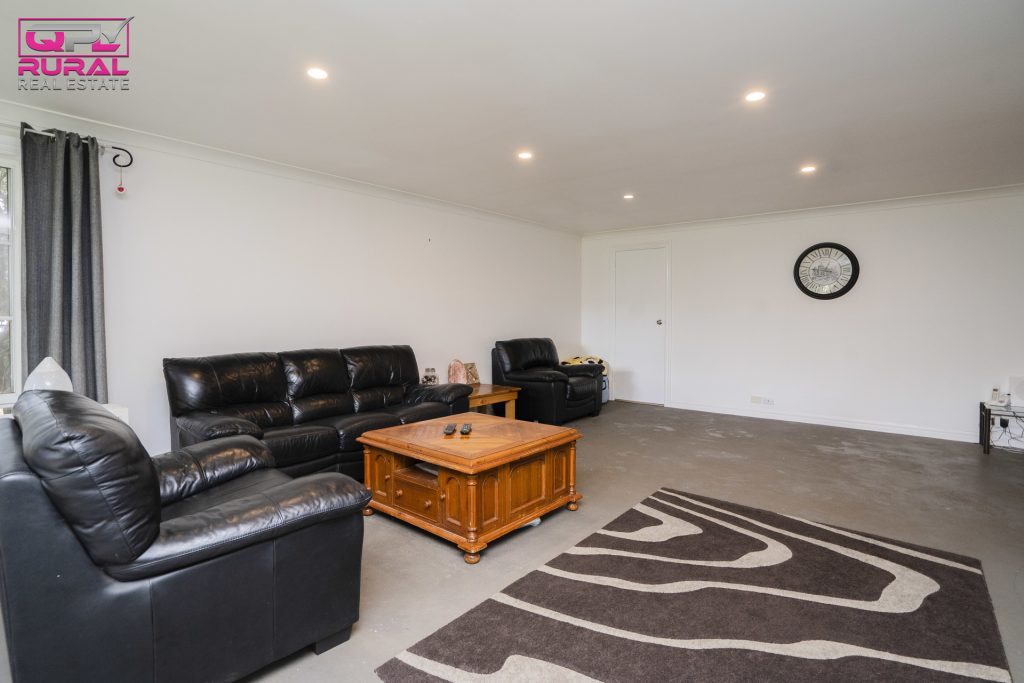 1 Grosvenor Street, Narrandera NSW 2700 - photo 9