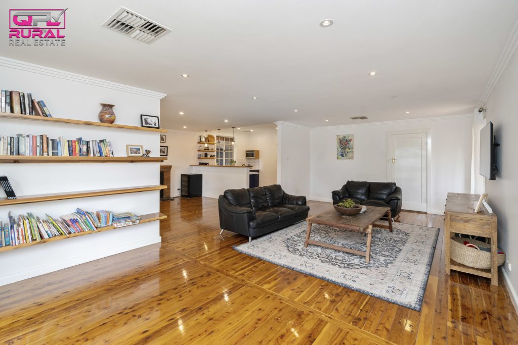 44 Melbourne Street, Narrandera NSW 2700 - photo 10