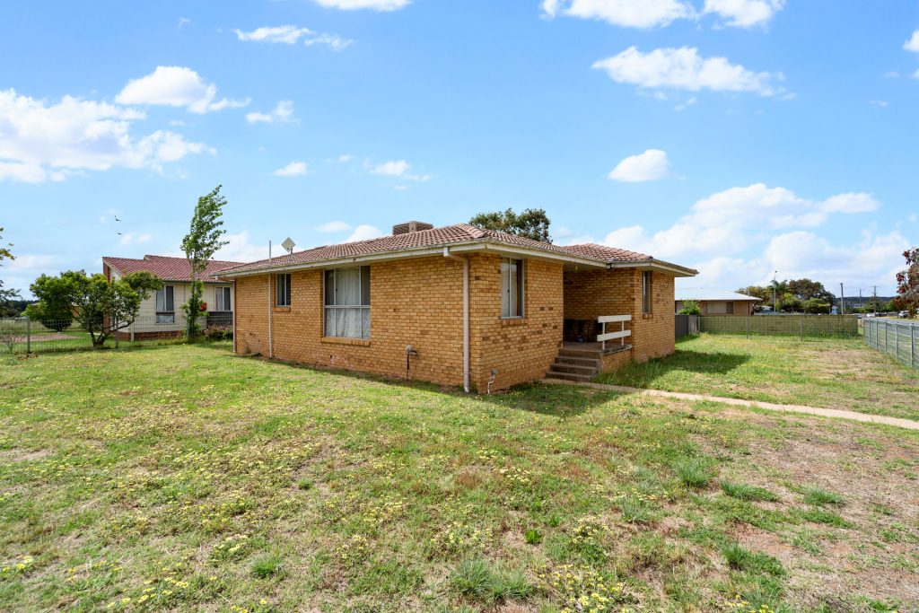 1 Lady Loch Crescent, Narrandera NSW 2700 - photo 2