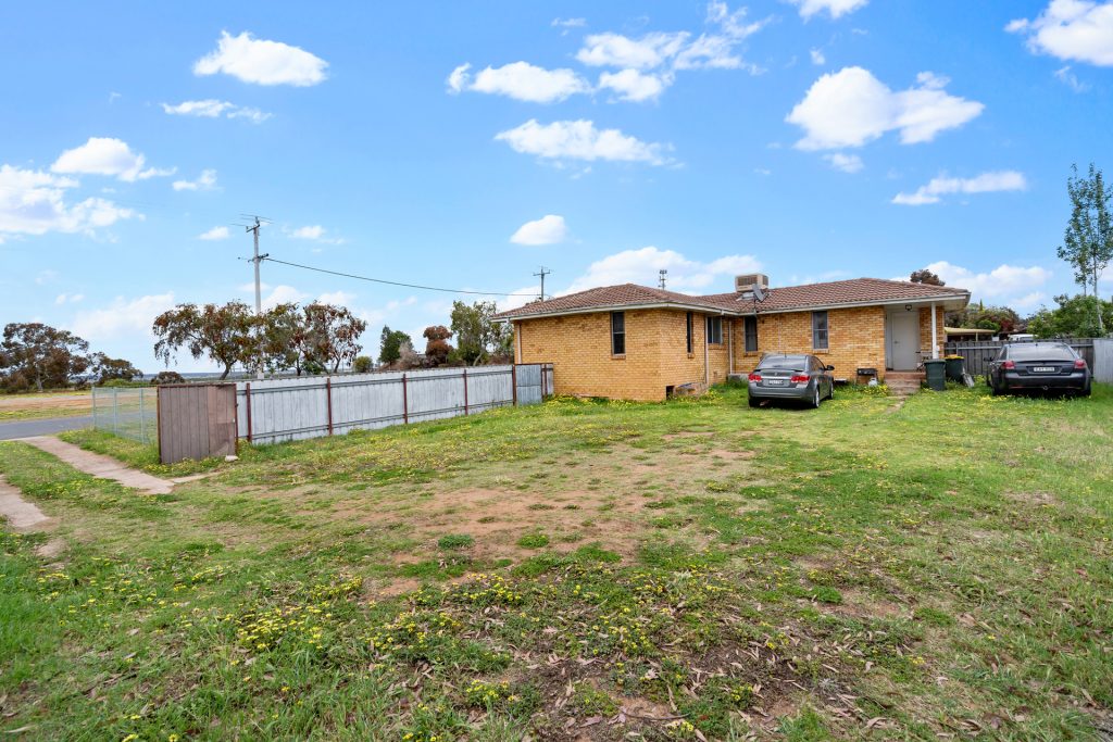 1 Lady Loch Crescent, Narrandera NSW 2700 - photo 11