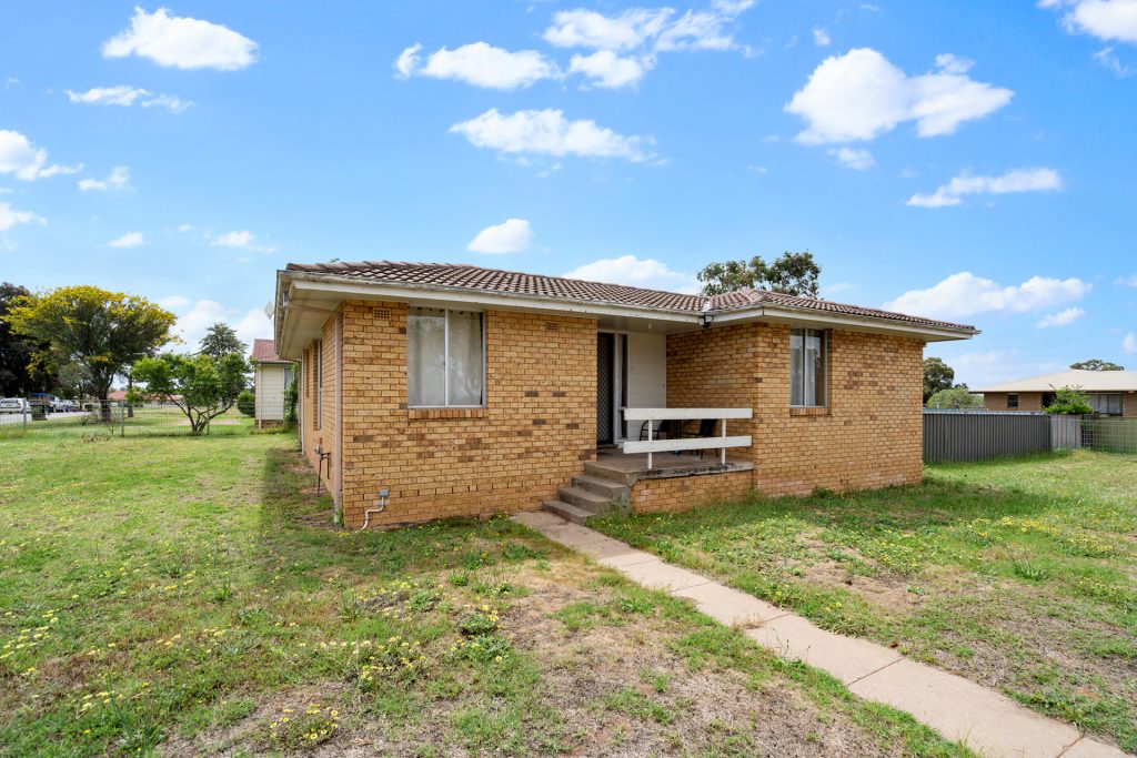 1 Lady Loch Crescent, Narrandera NSW 2700 - McGrath Riverina
