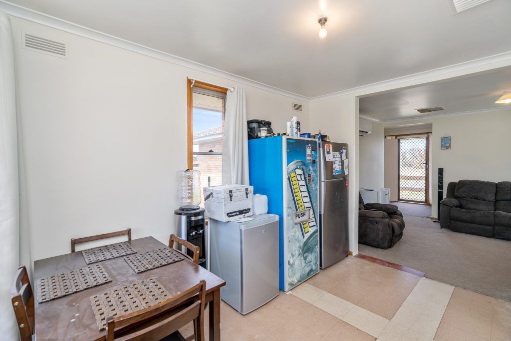 1 Lady Loch Crescent, Narrandera NSW 2700 - photo 4