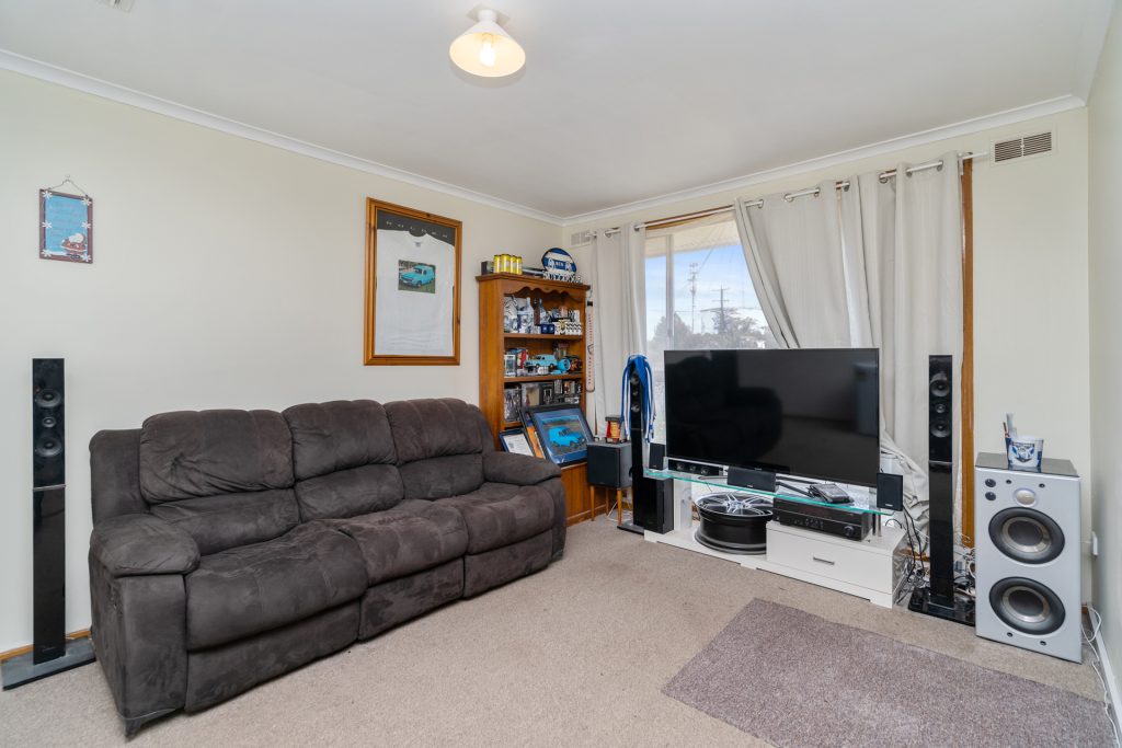 1 Lady Loch Crescent, Narrandera NSW 2700 - photo 5