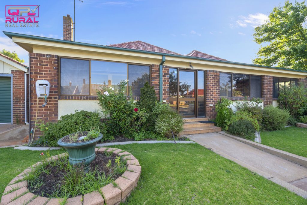 141 Baker Street, Temora NSW 2666 - photo 2