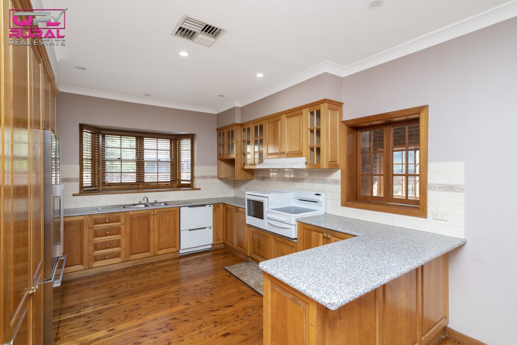 141 Baker Street, Temora NSW 2666 - photo 11