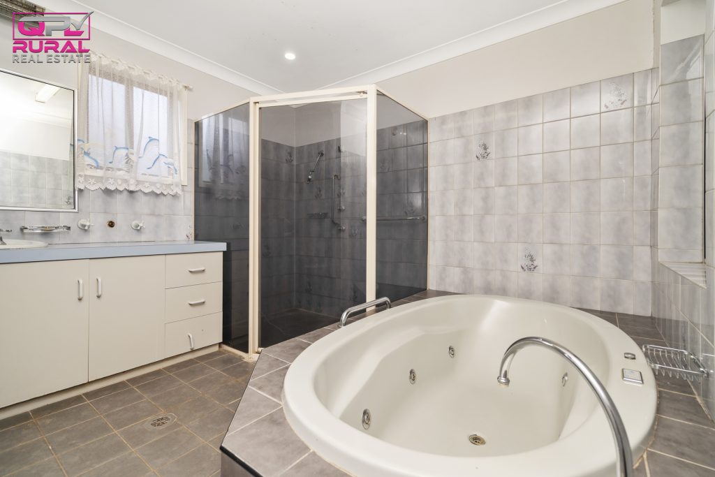 141 Baker Street, Temora NSW 2666 - photo 16